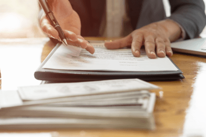 Rodrigo Balassiano alerta que cláusulas de cessão e garantia exigem atenção nos FIDCs para evitar riscos jurídicos.