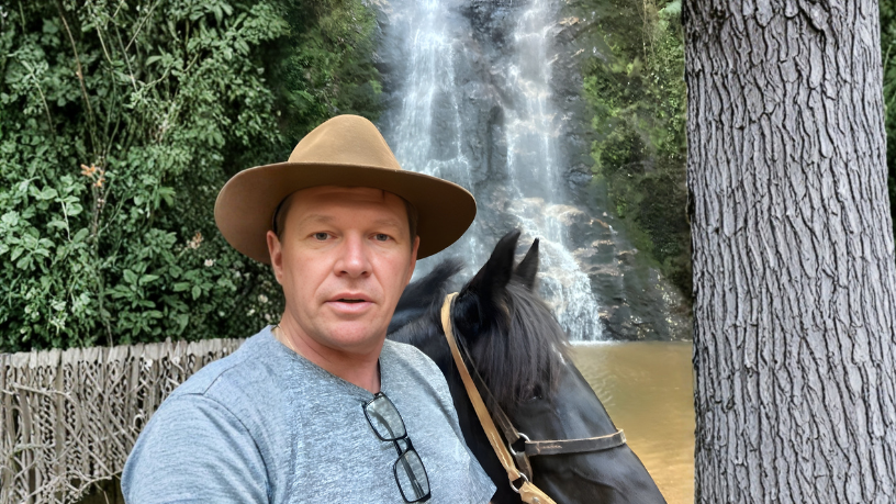 Observação, manejo correto e leitura dos sinais corporais garantem cavalos mais saudáveis e tranquilos — foco constante de Altevir Seidel.