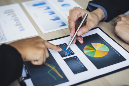 A gestão financeira para não-financeiros começa com indicadores simples que o gestor precisa enxergar toda semana. Alfredo Moreira Filho orienta sobre foco em fluxo de caixa e desempenho.