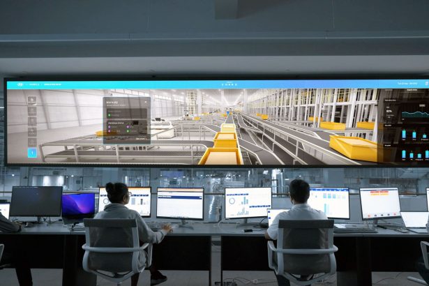 Equipe monitora sistemas digitais e painéis em uma moderna sala de controle.